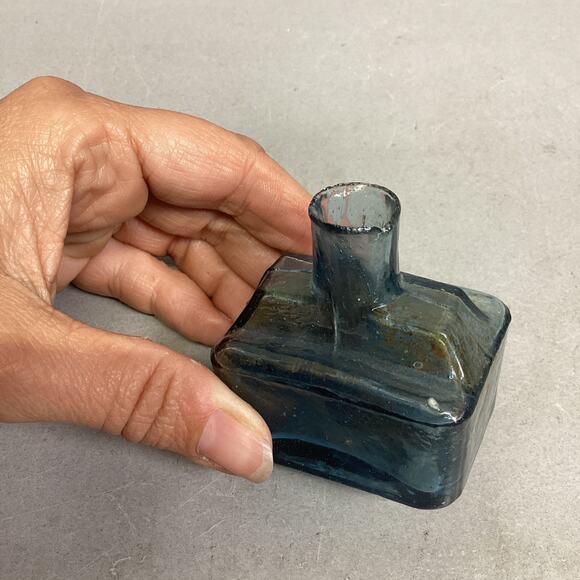 Antique Blue Burst Top Boat Glass Inkwell - Picture 11 of 11